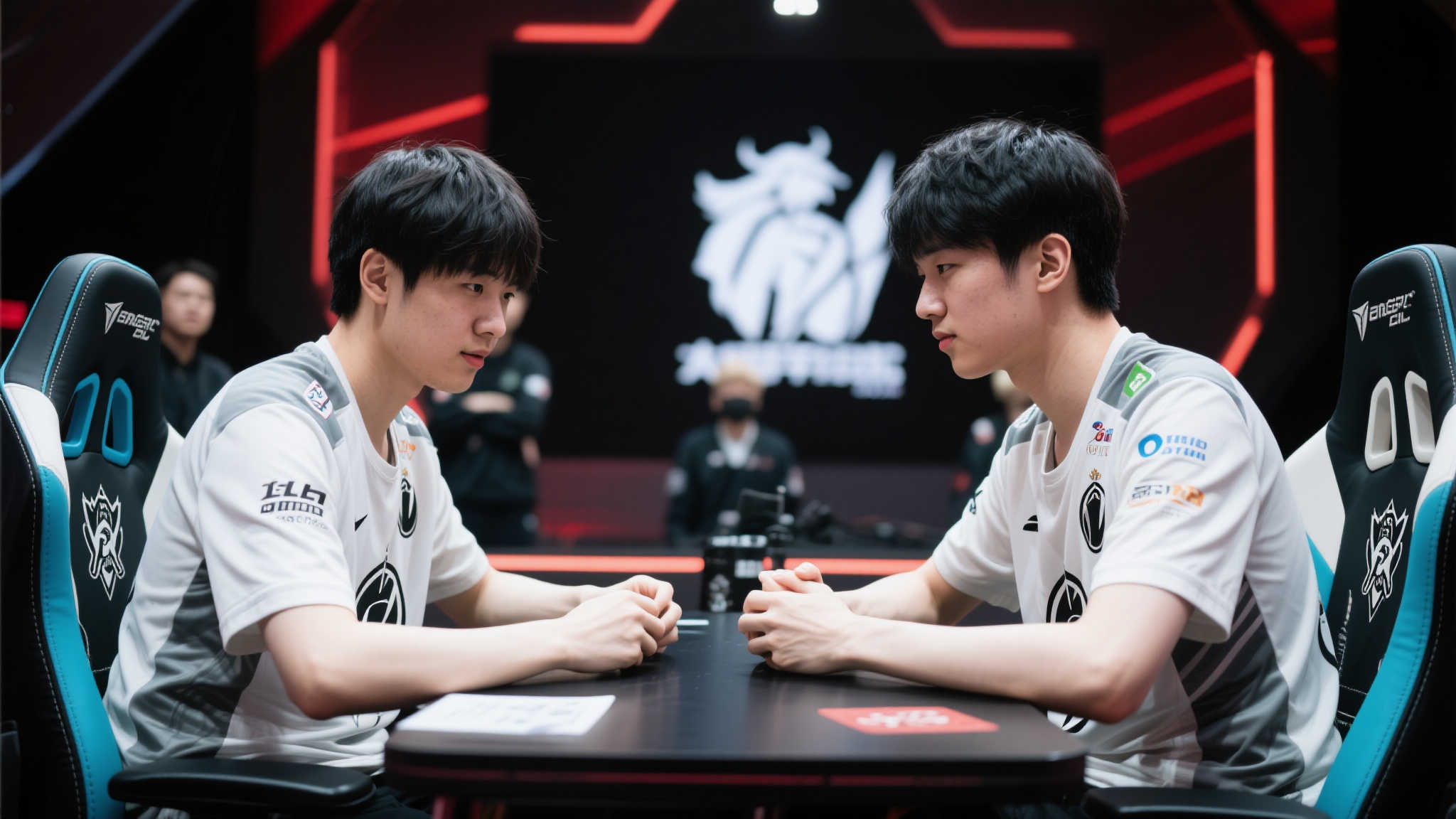 （体育）乒乓球——多哈世乒赛：林高远／林诗栋携手闯入男双16强